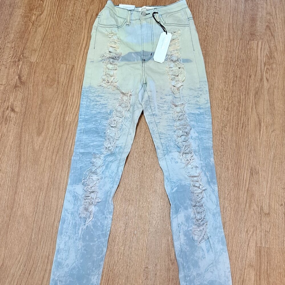 Aphrodite Light Blue Distressed Jeans NWT Size Juniors 5